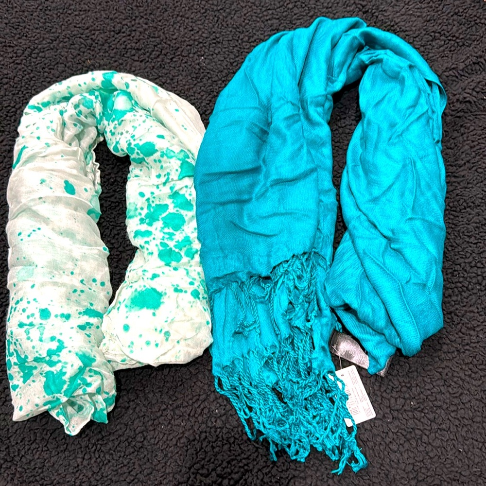 2 scarfs blue/teal color